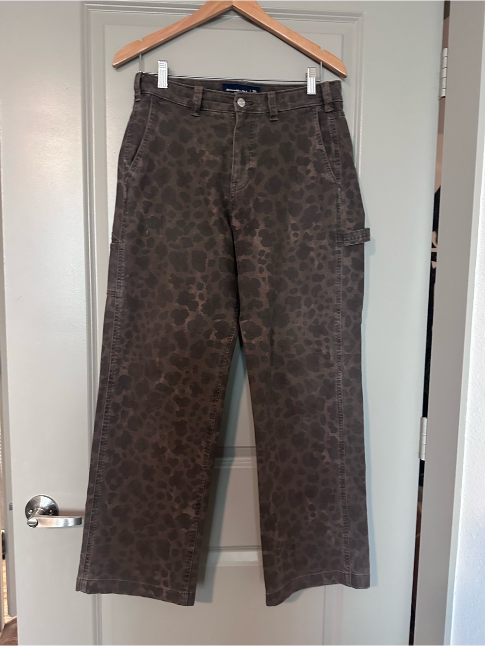 Abercrombie & Fitch Brown Leopard-Print Cargo Pants